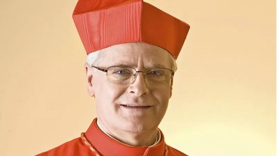 Dom Odilo foi criticado por seguidores porque, em sua foto no Twitter, usa trajes religiosos vermelhos