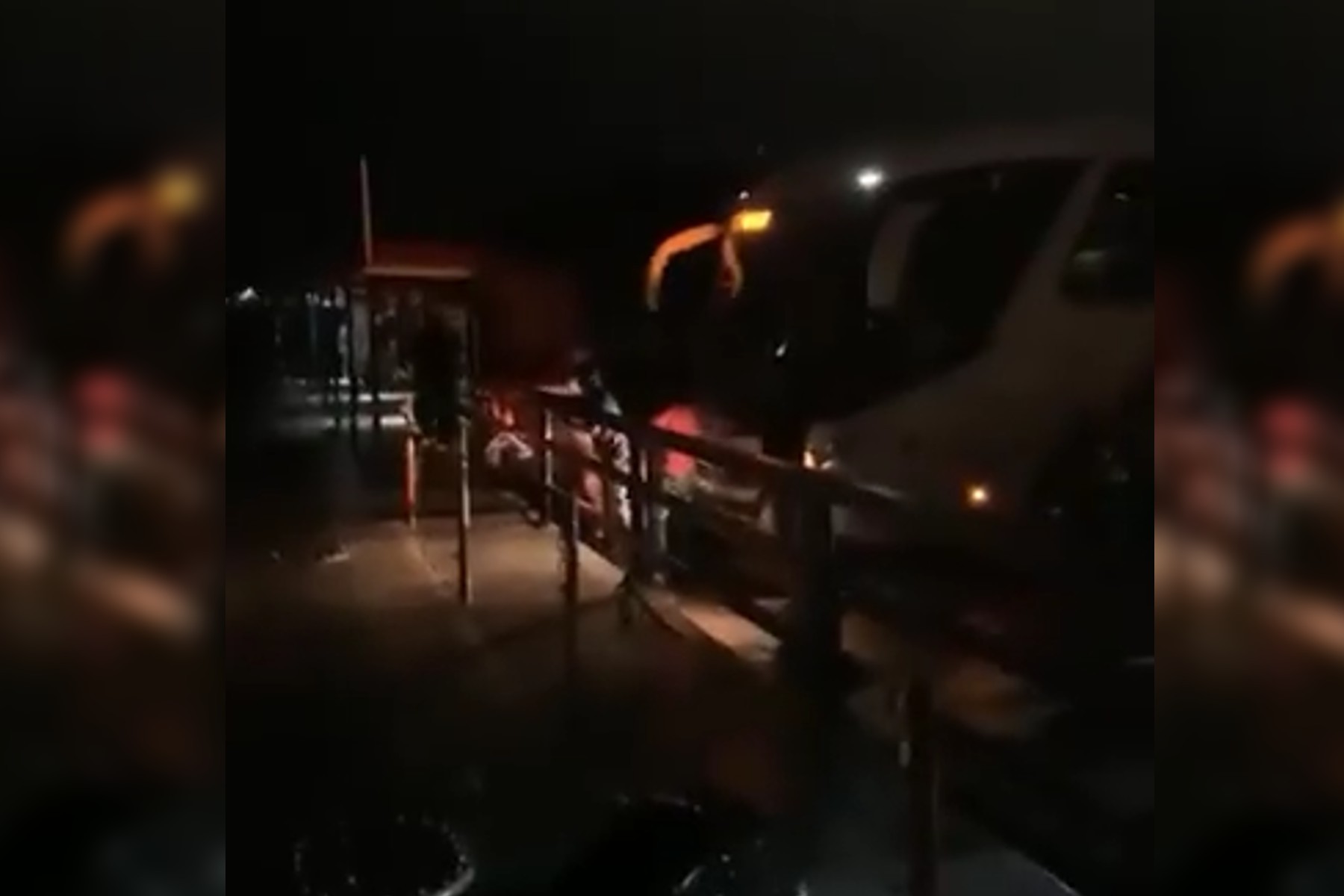 Duas balsas batem em ferry-boat de Guaratuba