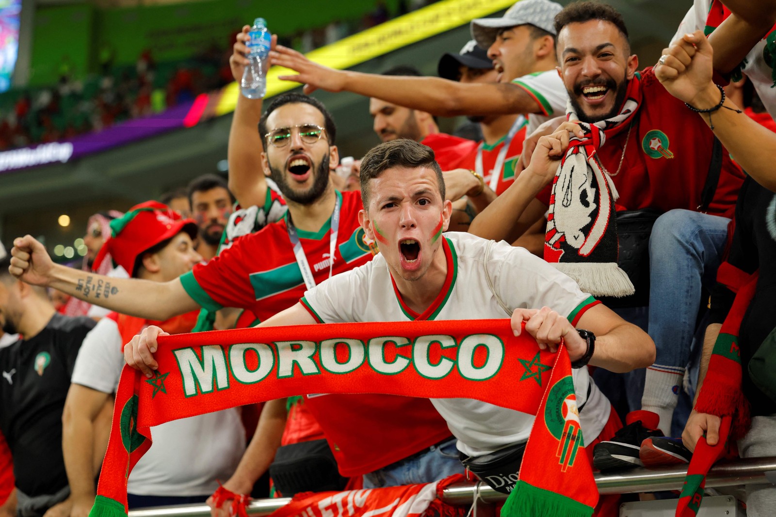 Torcedores do Marrocos vibram com momento histórico da seleção — Foto: ODD ANDERSEN/AFP