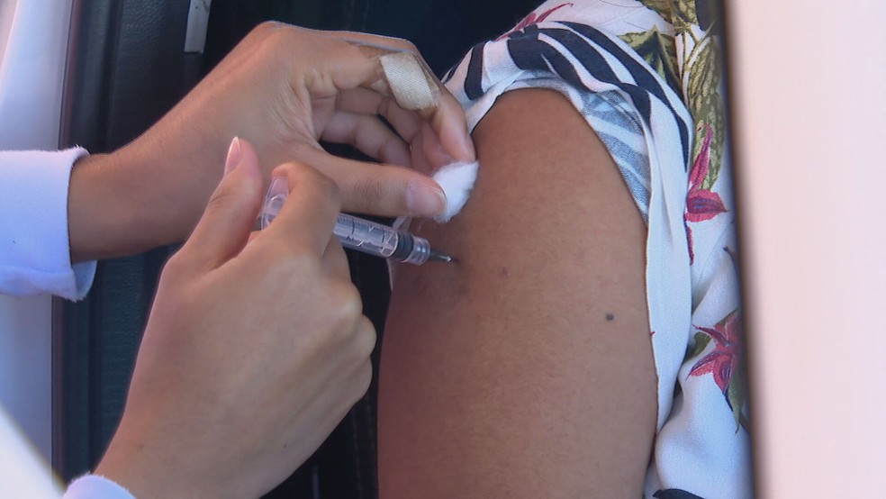 Vacinação de adolescentes contra a Covid-19 foi anunciada, mas não tem data ainda para acontecer — Foto: Reprodução/TV Globo