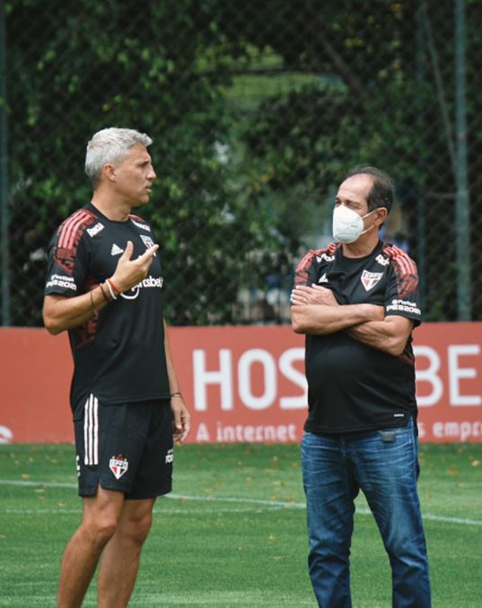 São Paulo volta aos treinos com bate-papo entre Muricy e Crespo após empate no clássico