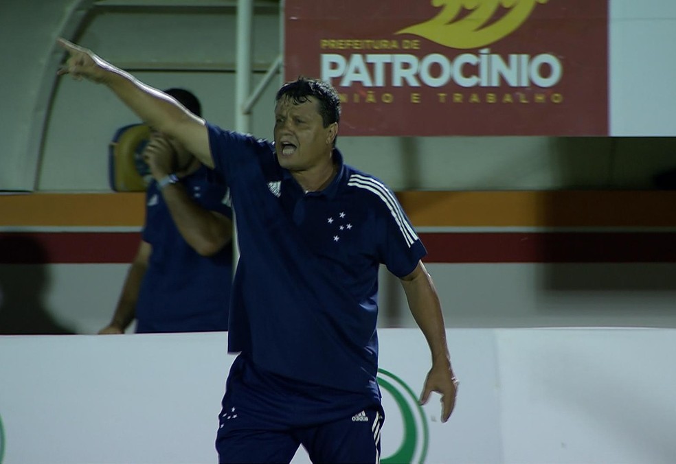 Adilson Batista critica FMF e CBF, enaltece jovens do ...