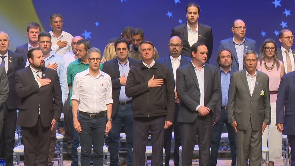 Bolsonaro, ao lado de governadores aliados, participou de encontro com empresários da indústria de Minas Gerais — Foto: Reprodução/ TV Globo