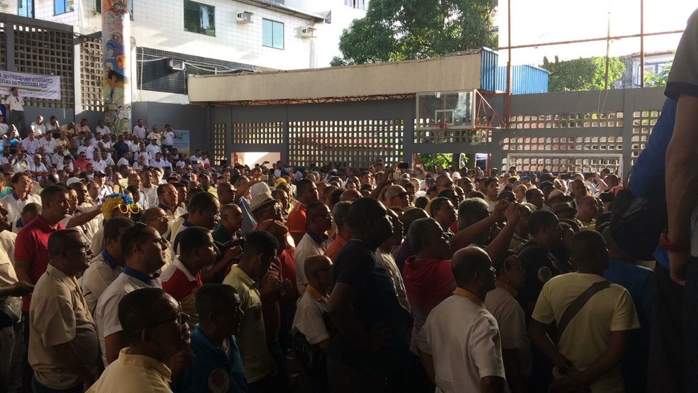 RodoviÃ¡rios decretaram greve em assembleia realizada na tarde de terÃ§a-feira (22) (Foto: Maiana Belo/ G1)