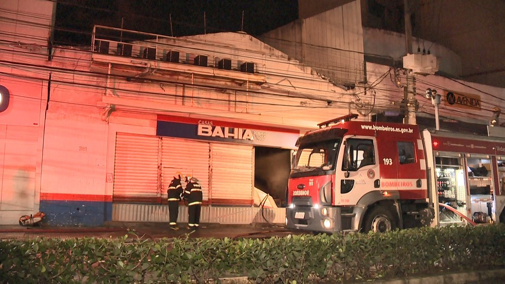 Incêndio destruiu loja no Centro de Vitória (Foto: Manoel Neto/ TV Gazeta)