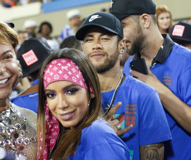 Anitta e Neymar na Sapucaí (Foto: Marcos Ferreira/Brazil News)