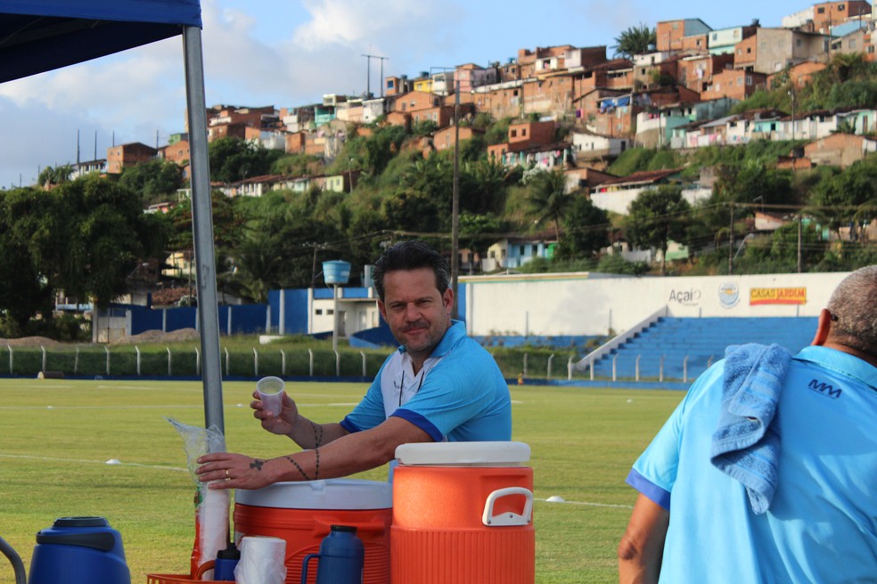 Argel Fucks trabalhou normalmente no CSA nesta terça — Foto: João Alvim/GloboEsporte.com