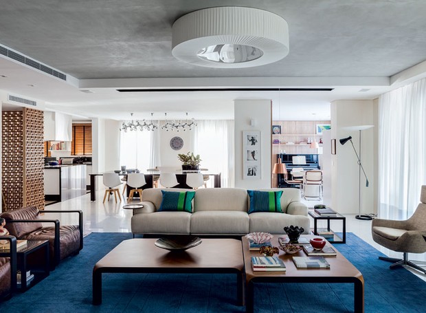 apartamento-Gil-Cioni-Olegario-de-Sa-sala-de-estar-decoracao-azul-neutro (Foto: Lufe Gomes/Editora Globo)