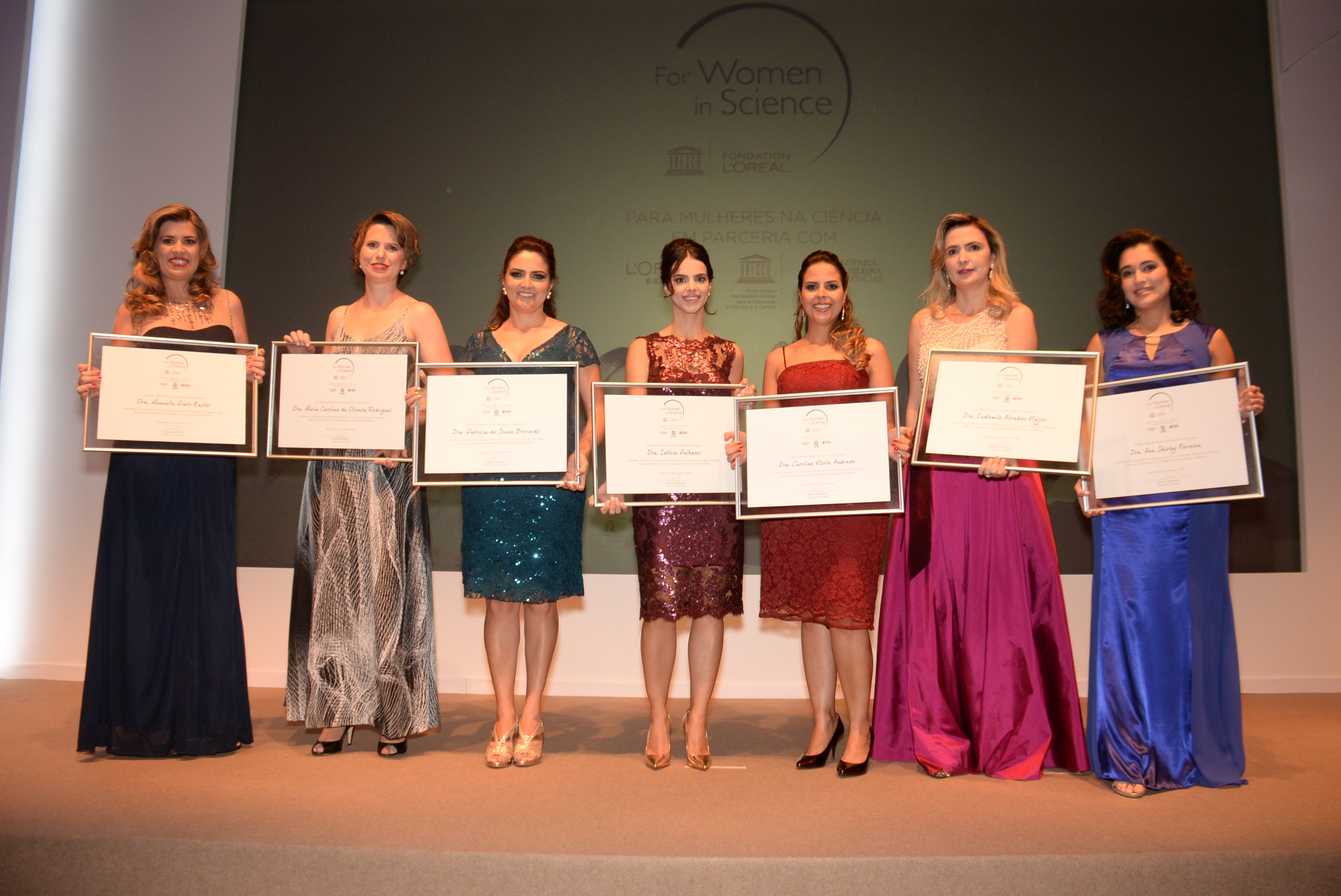 As sete brasileiras premiadas no 'For Women in Science' 2014 (Foto: Divulgação)