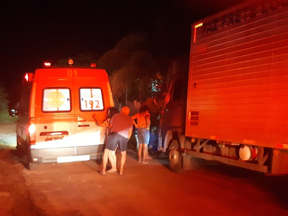Bombeiro Civil foi morto com tiro na cabeça ao chegar em casa em bairro de Rio Branco — Foto: Aline Nascimento/G1 AC