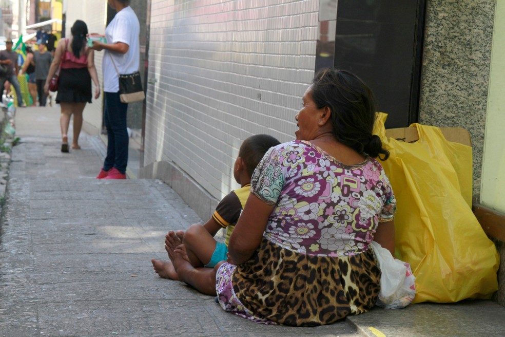 Índios Warao refugiados da Venezuela, hoje ficam nas esquinas de Belém (Foto:  Cesar Perrari/O Liberal)