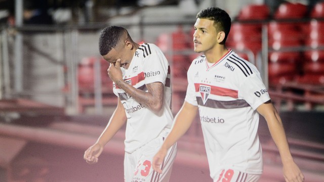 Caio se emociona com gol sobre o Ayacucho