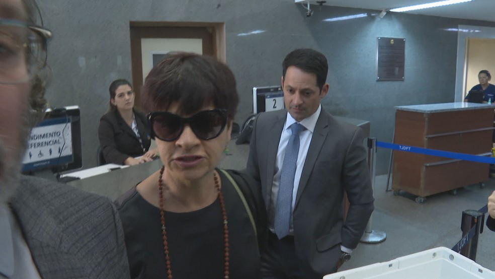 Adriana Villela chega a tribunal em Brasília; julgamento começa nesta segunda-feira (23) — Foto: TV Globo/Reprodução