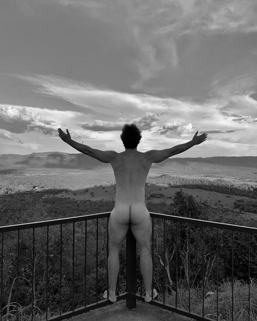 Rainer Cadete posta clique nu na web (Foto: Reprodução Instagram)