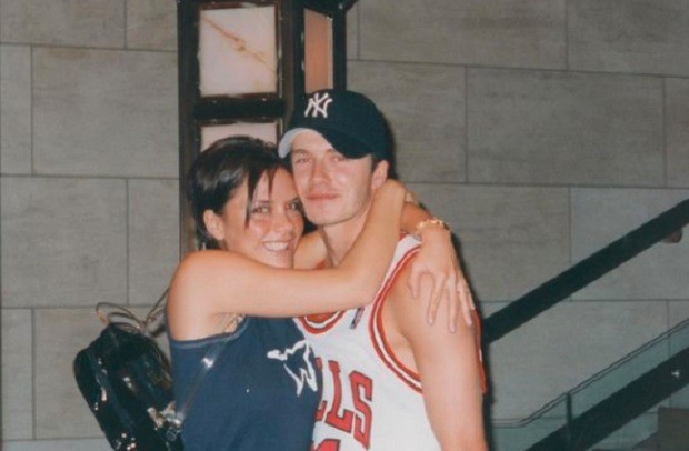 Victoria e David Beckham em foto de 1998 (Foto: Reprodução/Instagram)