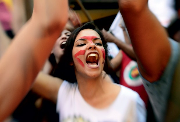Participante do protesto em São Paulo contra o deputado Eduardo Cunha e o PL 5069 (Foto: Cris Von Ameln)