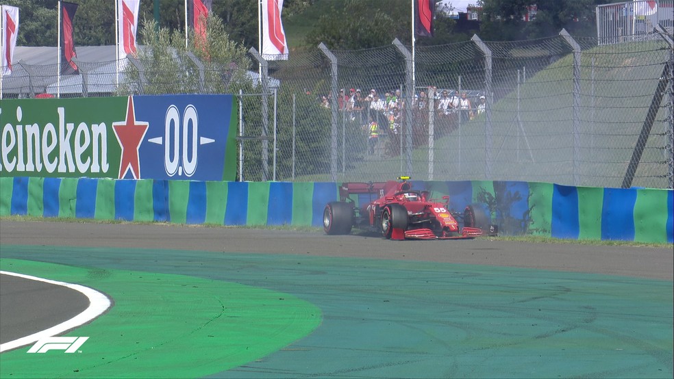 Carlos Sainz, da Ferrari, bateu no Q2 da classificação do GP da Hungria — Foto: F1