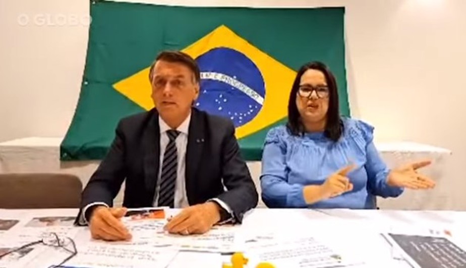 O presidente Jair Bolsonaro durante live nesta quarta-feira