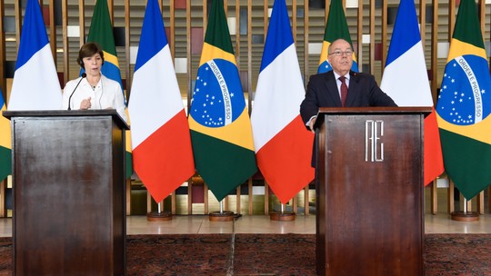 Brasil retoma agenda diplomática com a França e pede financiamento para proteção ambiental