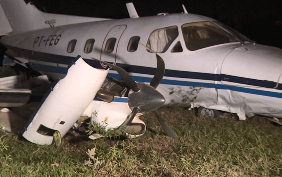 Imagens feitas durante a madrugada de avião que caiu em Campinas. — Foto: Reprodução/EPTV