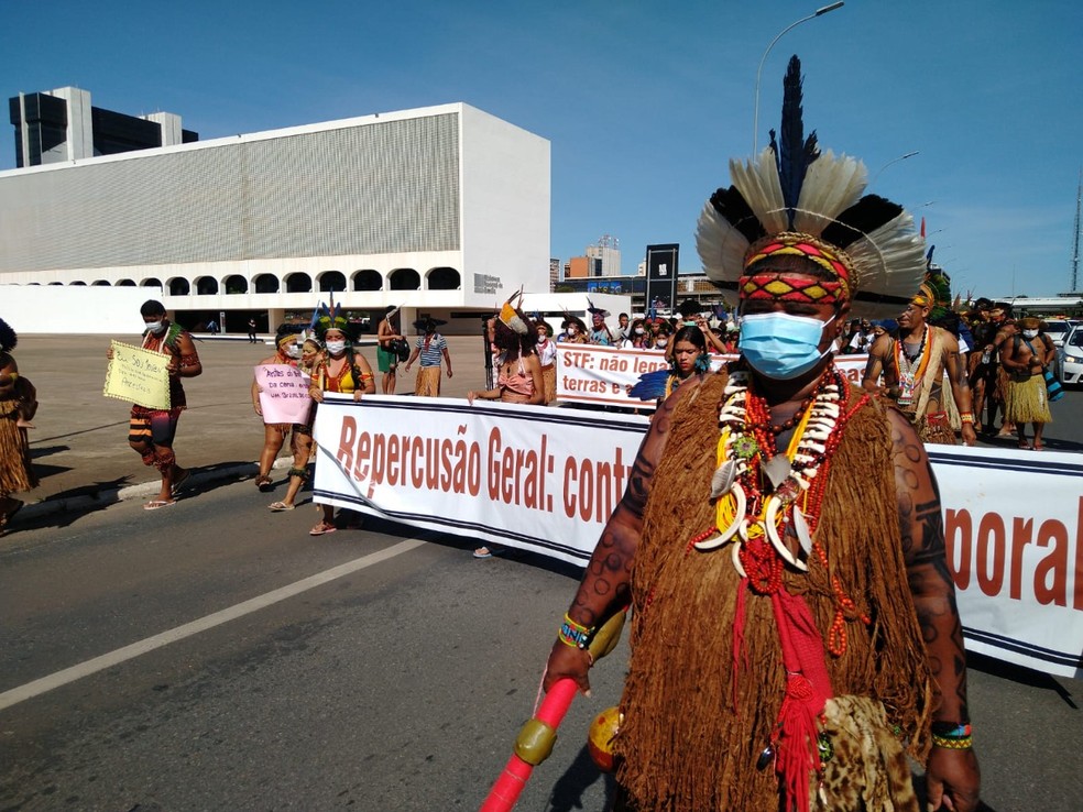 Povos indígenas da Bahia fazem um protesto contra o projeto de lei que libera o garimpo em terras indígenas — Foto: Tiago Miotto/Cimi