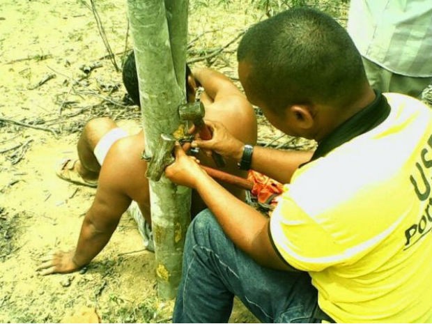 Mototaxista é assaltado e acorrentado em árvore em Piritiba (Foto: Denny Cerqueira / Piritiba Notícias)
