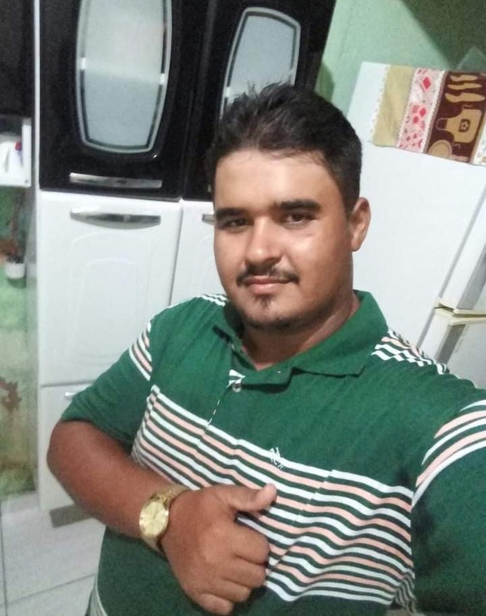 Alex Batista da Silva, de 28 anos, foi morto com cerca de 25 tiros na madrugada desta quarta (19) em Mossoró, no Oeste potiguar. — Foto: Cedida / PM
