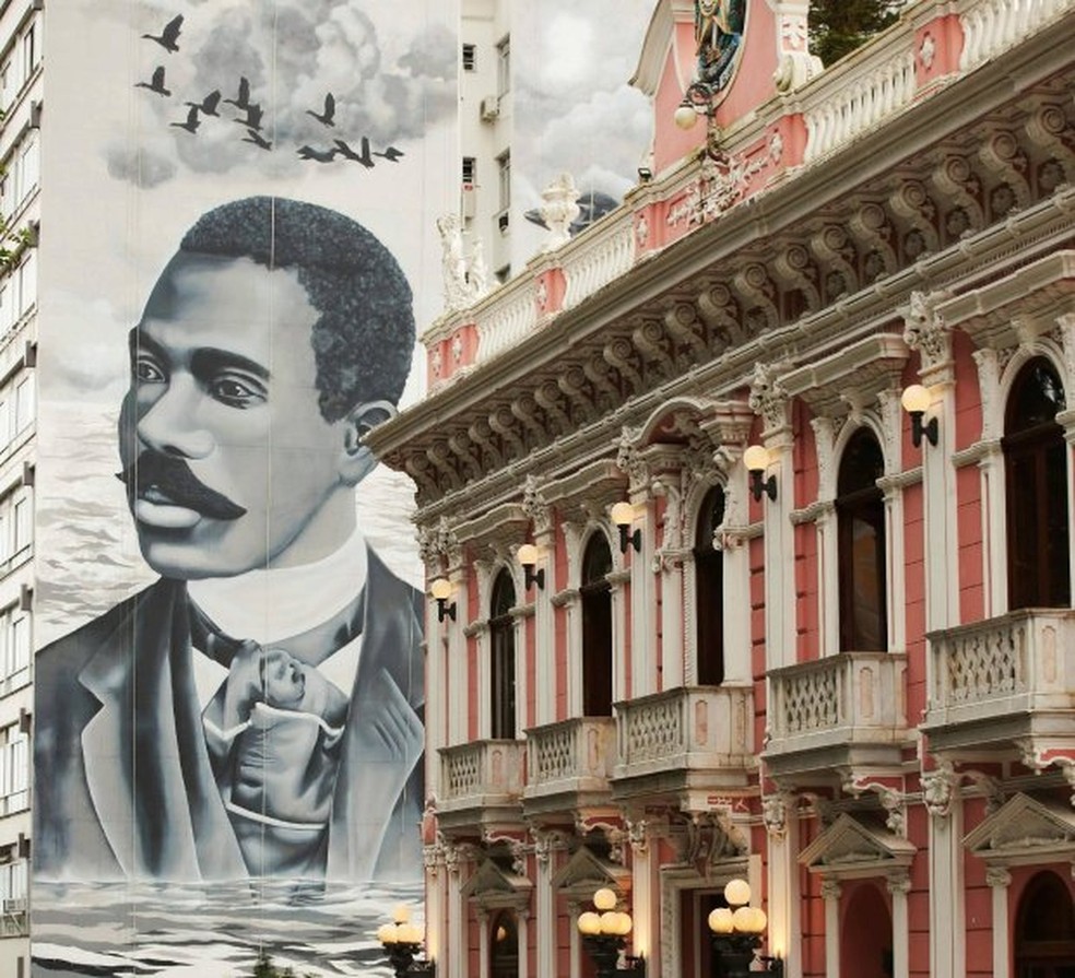 Mural Em Homenagem Ao Poeta Cruz E Sousa é Inaugurado Em