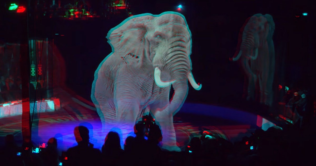 Elefante holográfico substitui animal que não teria condições adequadas de viajar com o circo.  (Foto: Reprodução/ Youtube)