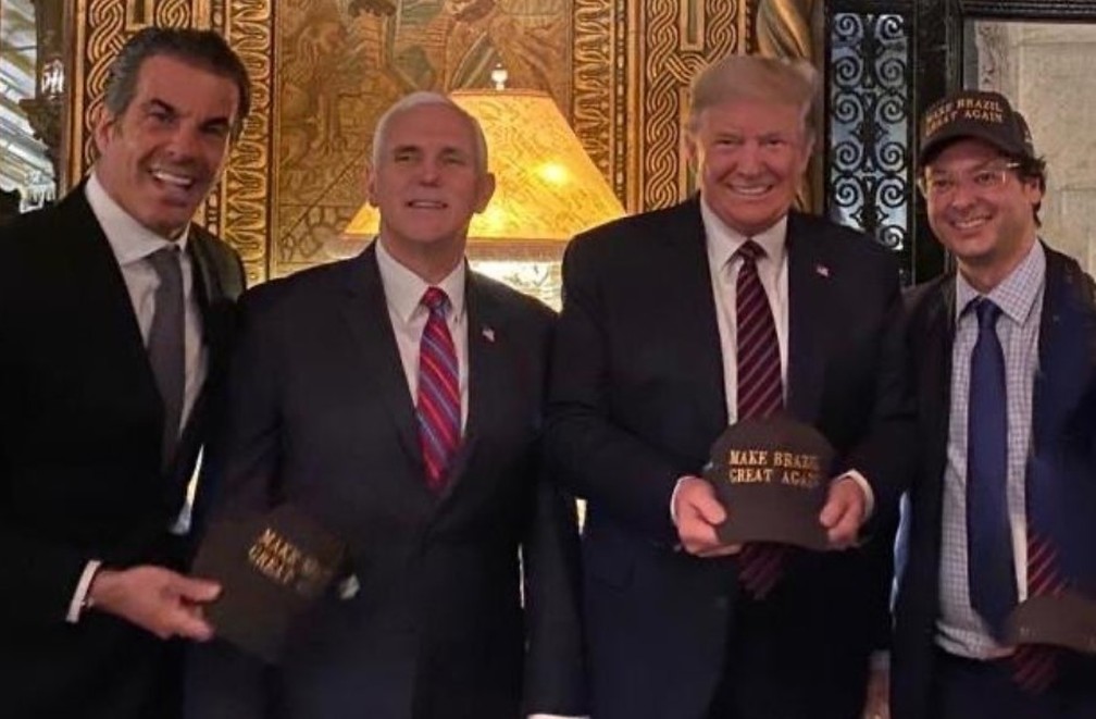 Fabio Wajngarten (na direita) em foto com Donald Trump na visita que Bolsonaro e sua comitiva fizeram à Flórida no último fim de semana — Foto: Redes Sociais