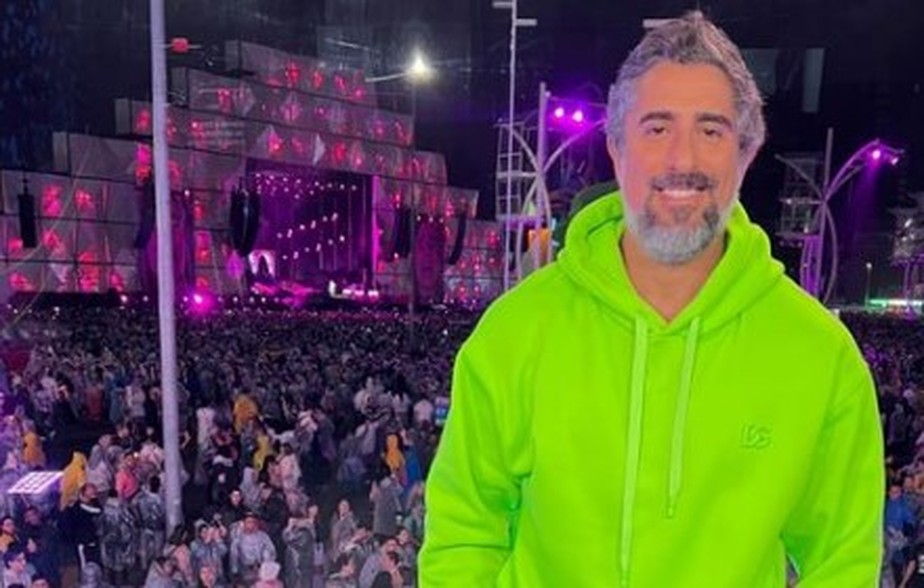 Marcos Mion chama atenção com casaco verde neon no Rock in Rio