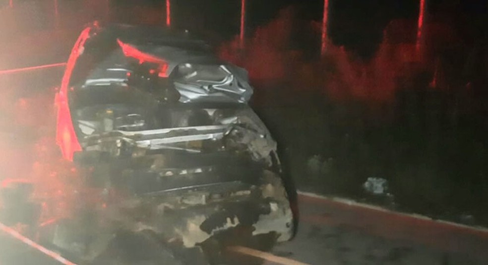 Homem fica ferido ap&oacute;s capotar carro na BA-262 &mdash; Foto: Reprodu&ccedil;&atilde;o/TV Bahia