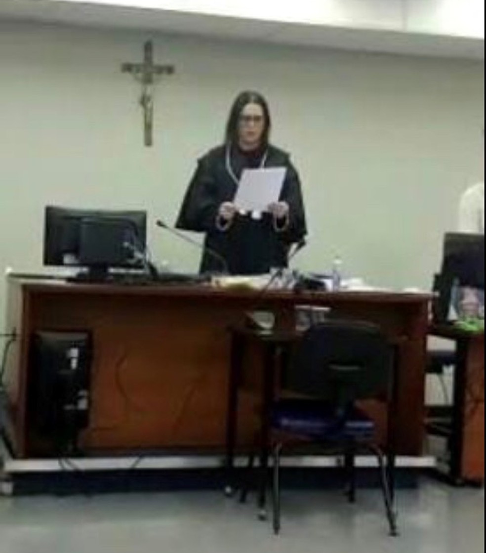 Débora Faitarone durante trabalho como juíza em SP — Foto: Divulgação/Arquivo pessoal