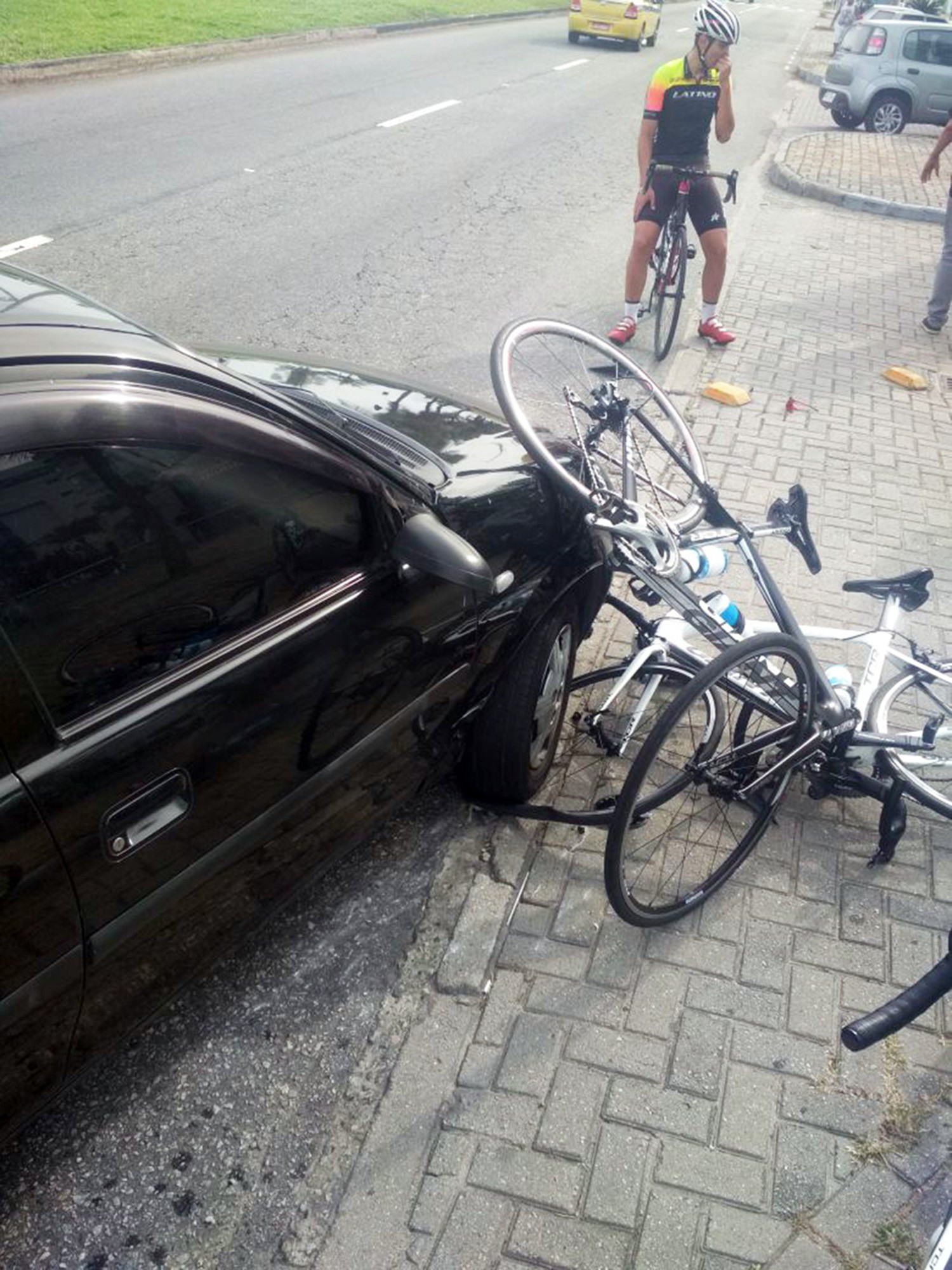 Ciclistas foram atropelados na Barra
