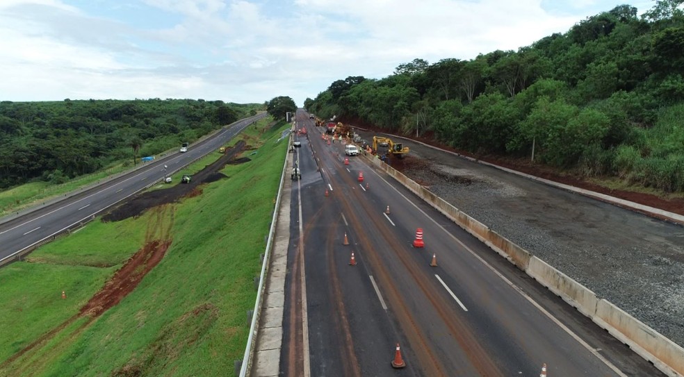 Obra na Rodovia Anhanguera em Santa Rita do Passa Quatro — Foto: Rodrigo Sargaço/EPTV