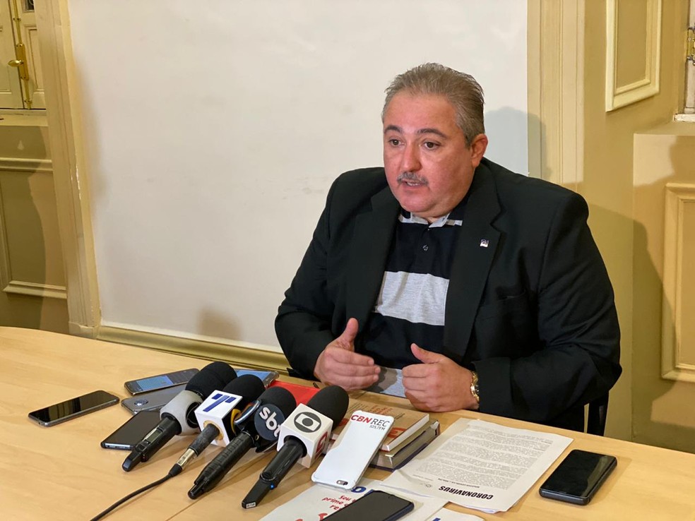 Secretário estadual de Saúde, André Longo, confirma oitavo caso do novo coronavírus em Pernambuco — Foto: Pedro Alves/G1