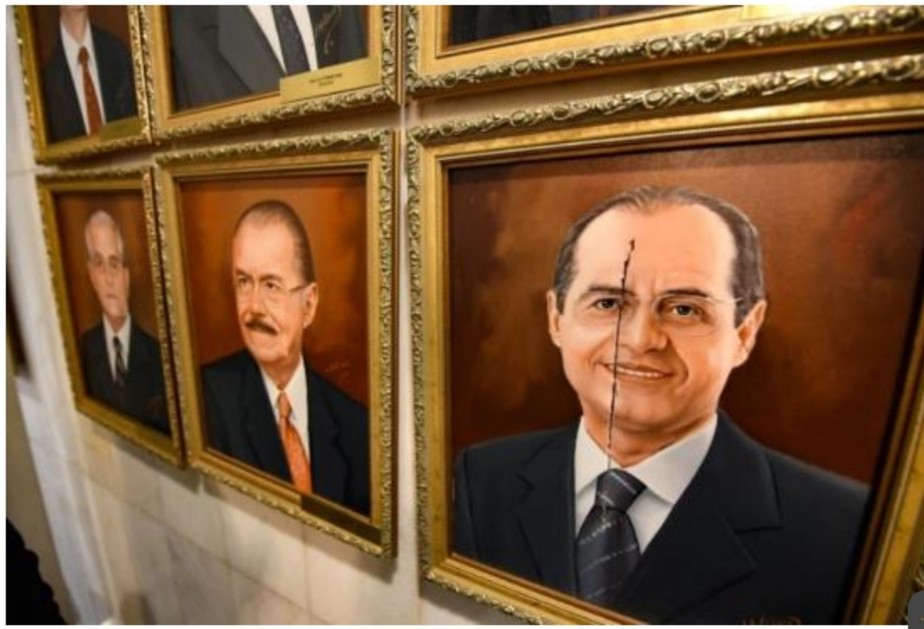 Retratos de  ex-presidentes de o Senado foram rasgadas por radicais em atos terroristas de 8 de janeiro