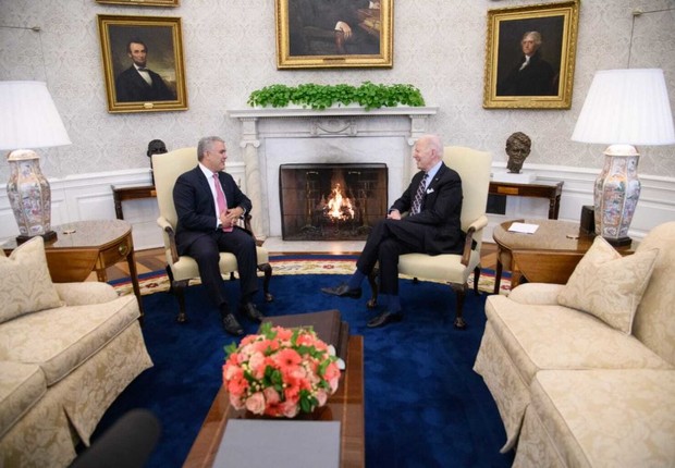 Biden se encountrou com o presidente colombiano na Casa Branca (Foto:  Colombian Press Office / Handout/Anadolu Agency via Getty Images)