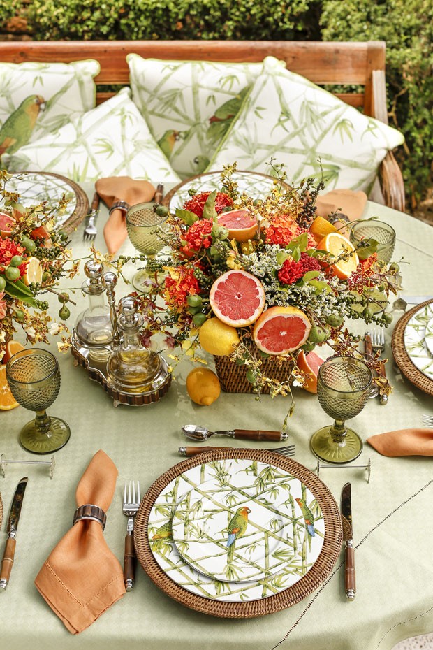 Vamos Receber ensina a montar uma mesa com flores e frutas secas (Foto: Julio Acevedo/Divulgação)