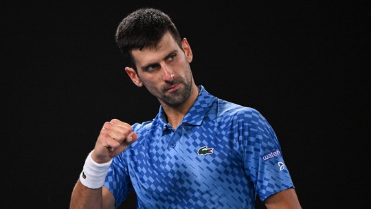 Djokovic vence Tsitsipas, conquista o Australian Open e se torna o número 1 do mundo