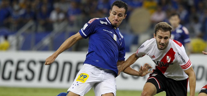 Após eliminação em casa, Leandro Damião pede desculpas à torcida