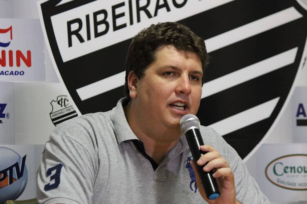 LÃ©o SilvÃ©rio fala sobre planos do Comercial na SÃ©rie A3 â€” Foto: Rafael Alves / Comercial FC