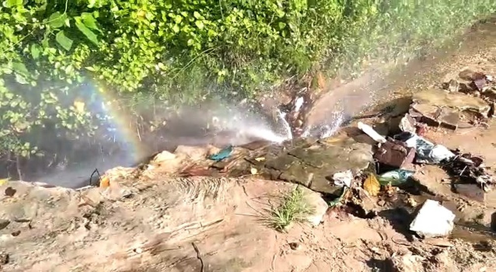 Vazamento de água na Zona Leste de Teresina dura 4 meses e desperdício preocupa moradores: ‘acordo com o barulho’ — Foto: Arquivo pessoal