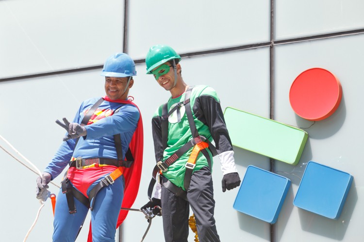 Super-heróis continuarão trabalho no prédio até dia 9 deste mês (Foto: Sergio Zacchi)