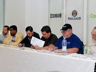 Jurados durante o 1º Campeonato de Sommeliers (Foto: Divulgação)