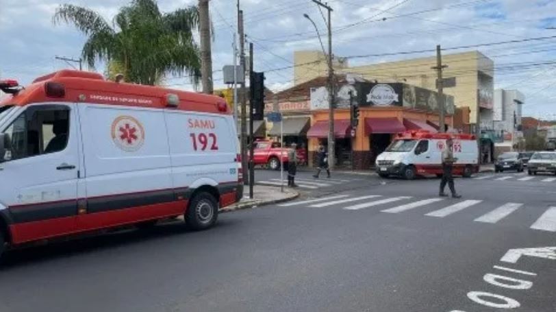 Trânsito no Centro de Araraquara é interrompido para socorro de idoso com parada cardiorrespiratória
