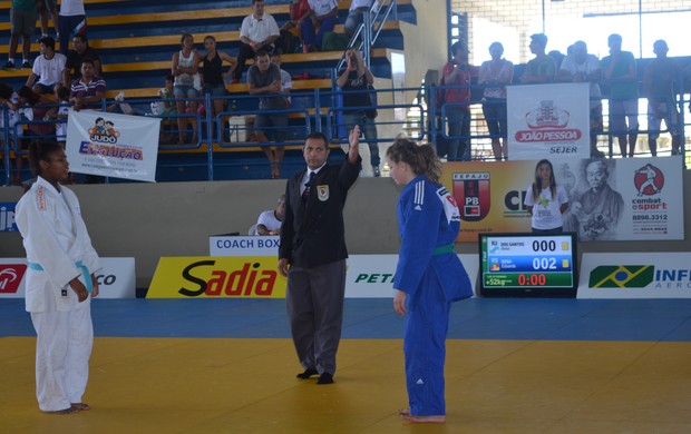 Final feminina do Campeonato Brasileiro de Judô sub-13: Eduarda Vaz (RS) vence Anna Karolina dos Santos (RJ) (Foto: Expedito Madruga)