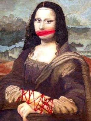 Mona Lisa, de Da Vinvi, ganhou mordaça e amarras nas mãos em exposição de Piracicaba (Foto: Reprodução)