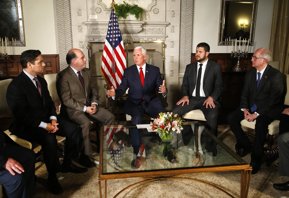 O vice-presidente americano Mike Pence se reúne nesta sexta-feira (13) com opositores venezuelanos em Lima, no Peru (Foto: Karel Navarro/AP Photo)