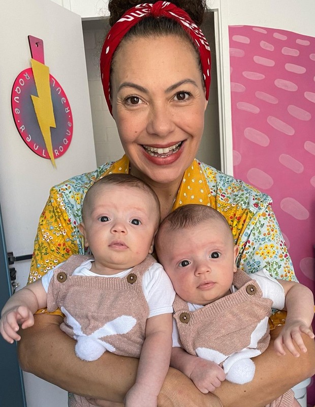Fabiula Nascimento com os filhos gêmeos Roque e Raul (Foto: Reprodução/Instagram)